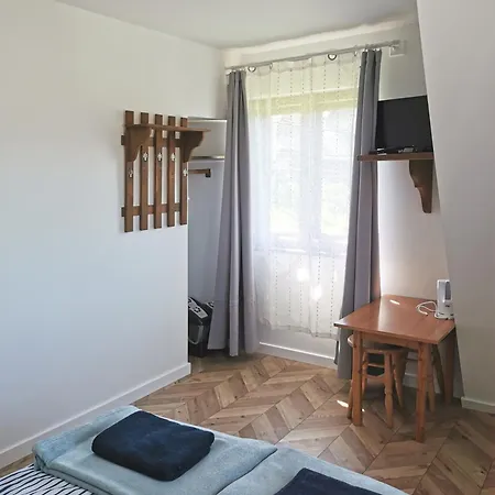 Czarny Jelen ホームステイ *