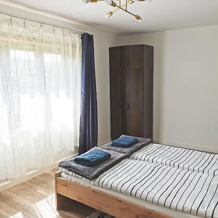 Czarny Jelen ホームステイ *